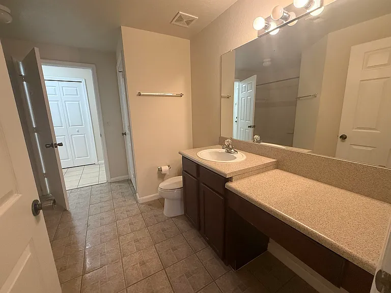 2801 Chancellorsville Dr #1326 — Photo 38