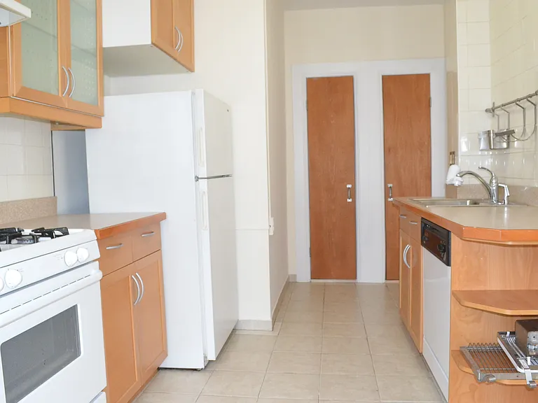 19 Grace Ct #1F — Photo 4