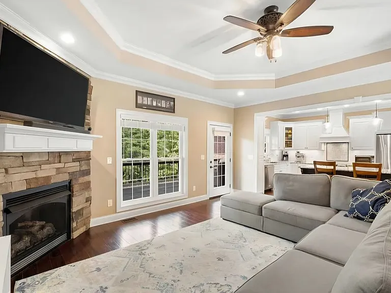 102 Anniston Way — Photo 3