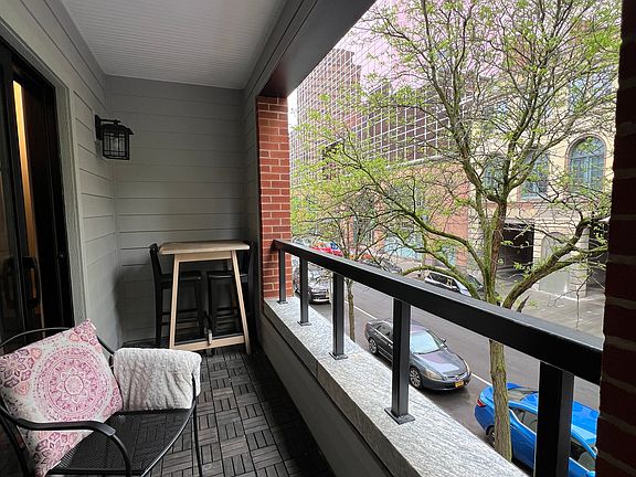 4th image of 413-17 S Warren St S #101