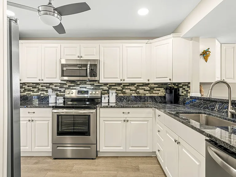 4141 Ocean Dr #208 — Photo 23