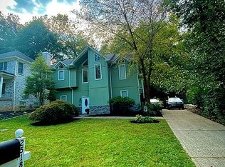 2518 Phoenix Hill Dr, Louisville, KY 40207