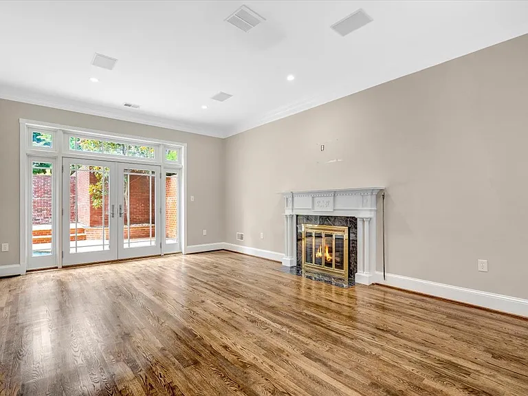 303 S Union St — Photo 13