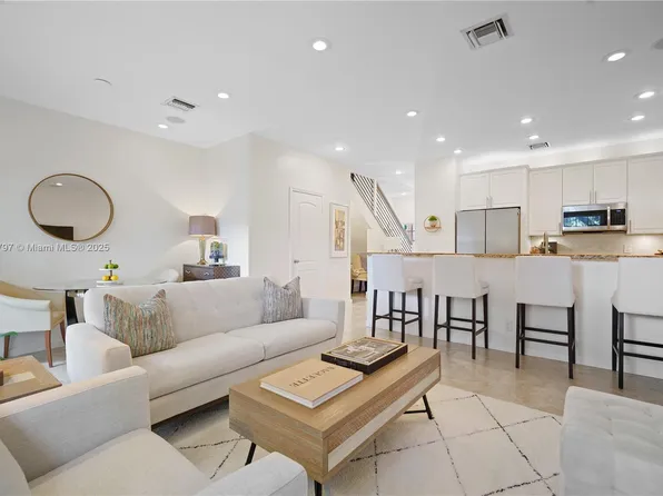 2307 Washington St APT 7, Hollywood, FL 33020