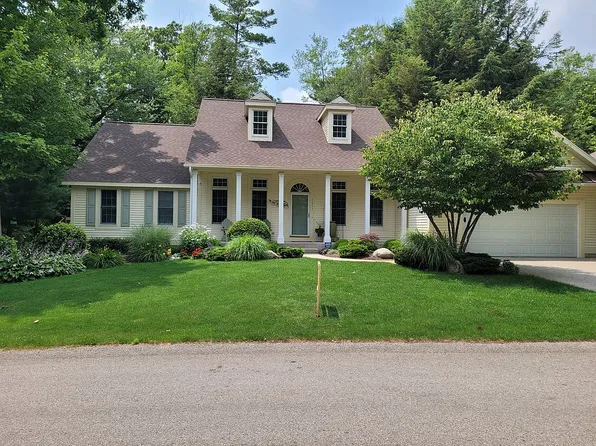 3053 Pleasantwood Dr, Fruitport, MI 49415