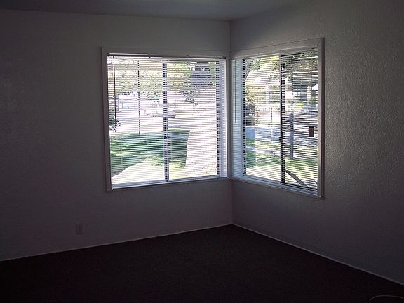 4th image of 829 N Oakland Ave