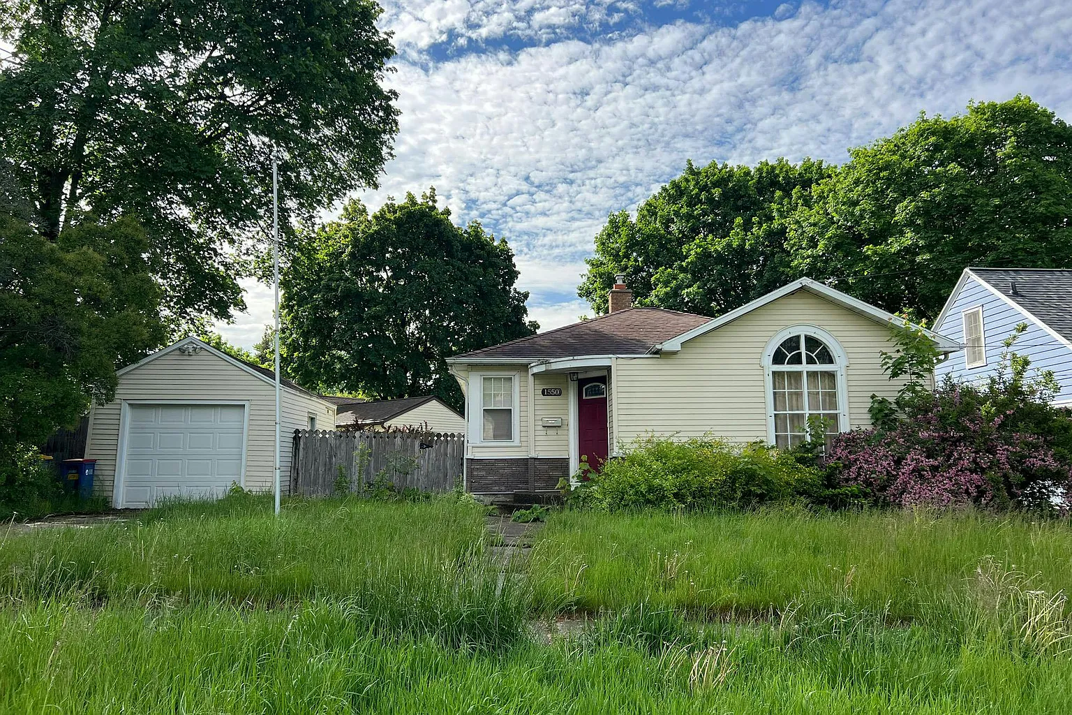 1550 Ardmore St SE photo 1