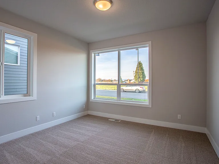 4132 SE 77th Ave — Photo 3
