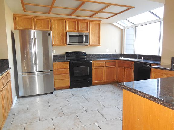 3rd image of 210 Heron Dr