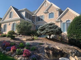 1025 Oak Chase Blvd, Lenoir City, TN 37772