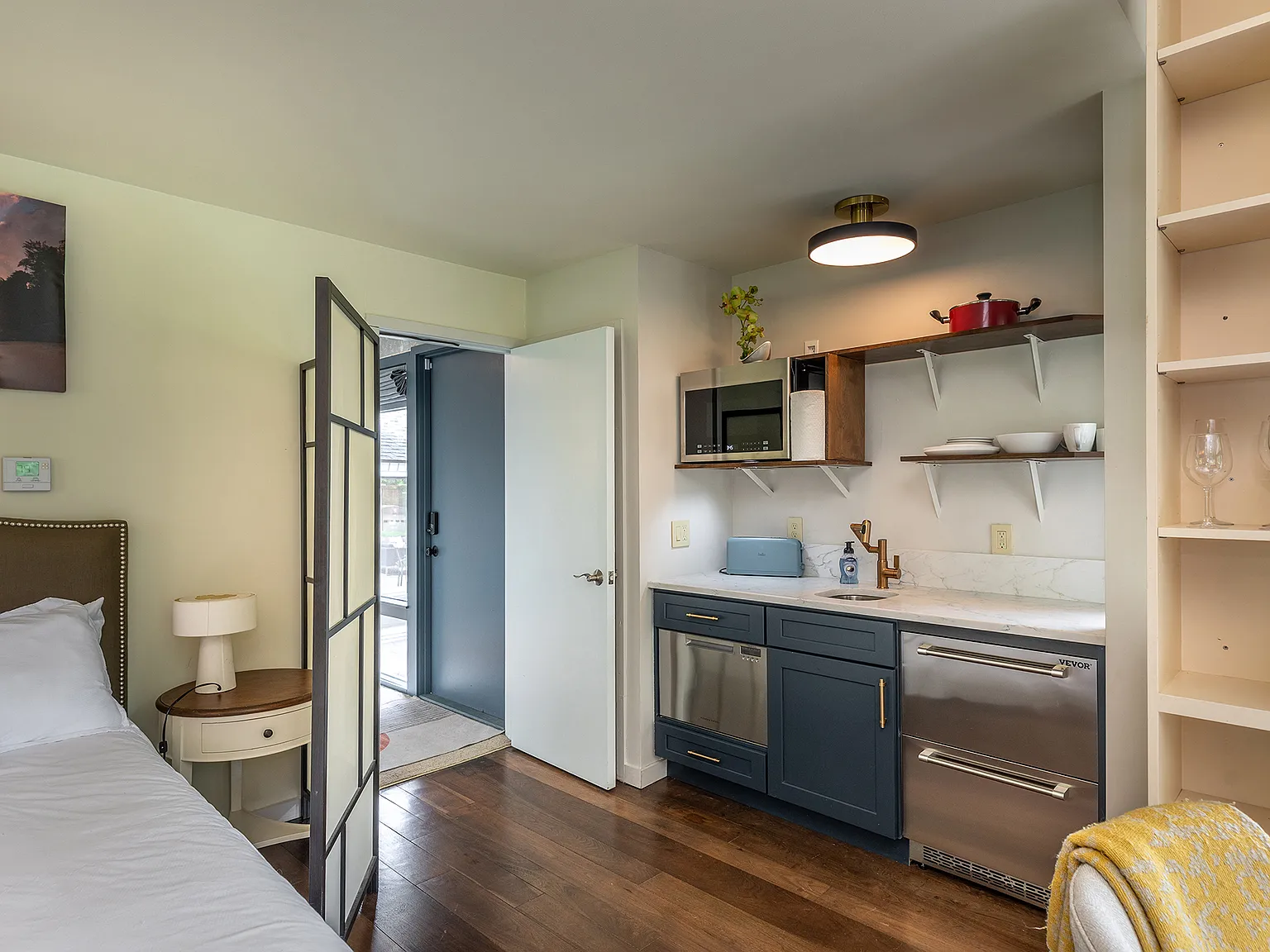 Studio, 500 sqft, $2,480 — Photo 3