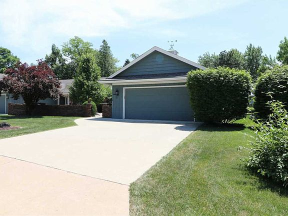 3rd image of 444 W Woodridge Ln