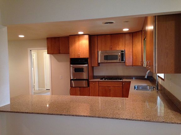 BEAUTIFUL OPEN KITCHEN_05262014