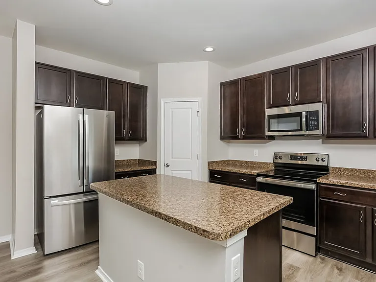 179 Plymouth Dr — Photo 7