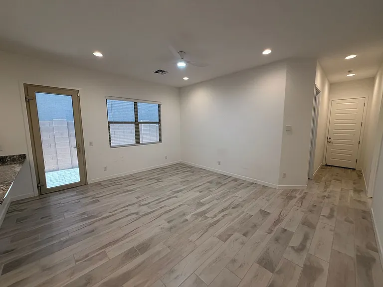 20119 W Pinchot Dr — Photo 3