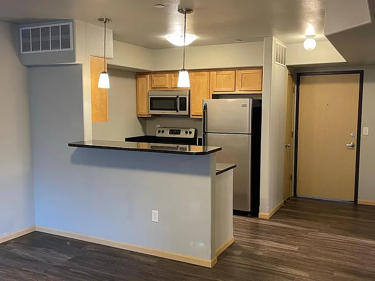 320 S Linn St #2 — Photo 2