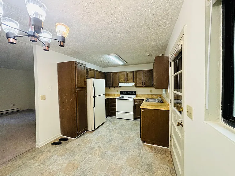1813 Garden Ln — Photo 6