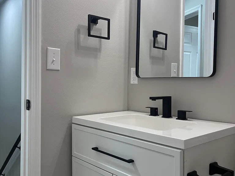 Fisher St Apartments — Photo 50