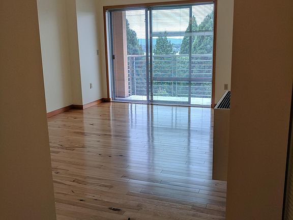 4th image of 701 Columbia St APT 707