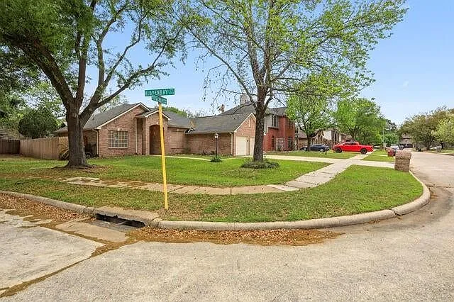 3 bed, 1666 sqft, $2,300 — Photo 3