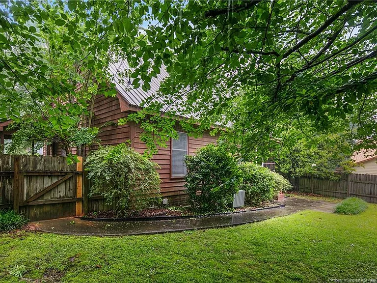 405 Bannerman Ct — Photo 37
