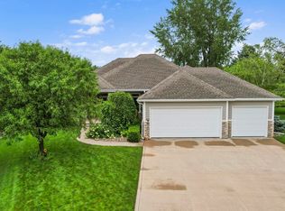 242 E Sawgrass Trl, Dakota Dunes, SD 57049