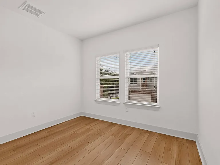 5915 Swayden Ln — Photo 29