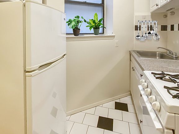 5th image of 415 E 90th St #3F