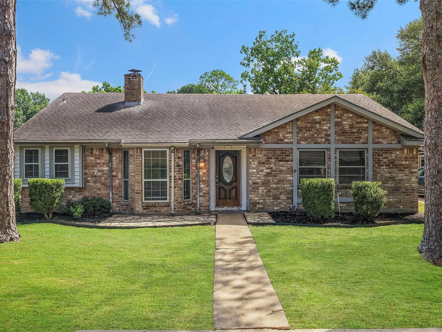 3 bed, 2.0 bath, 1812 sqft, $2,100 — Photo 1