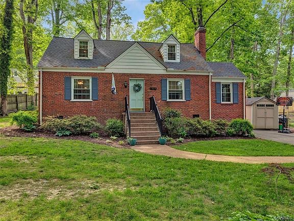 4th image of 1305 E Valley Dr