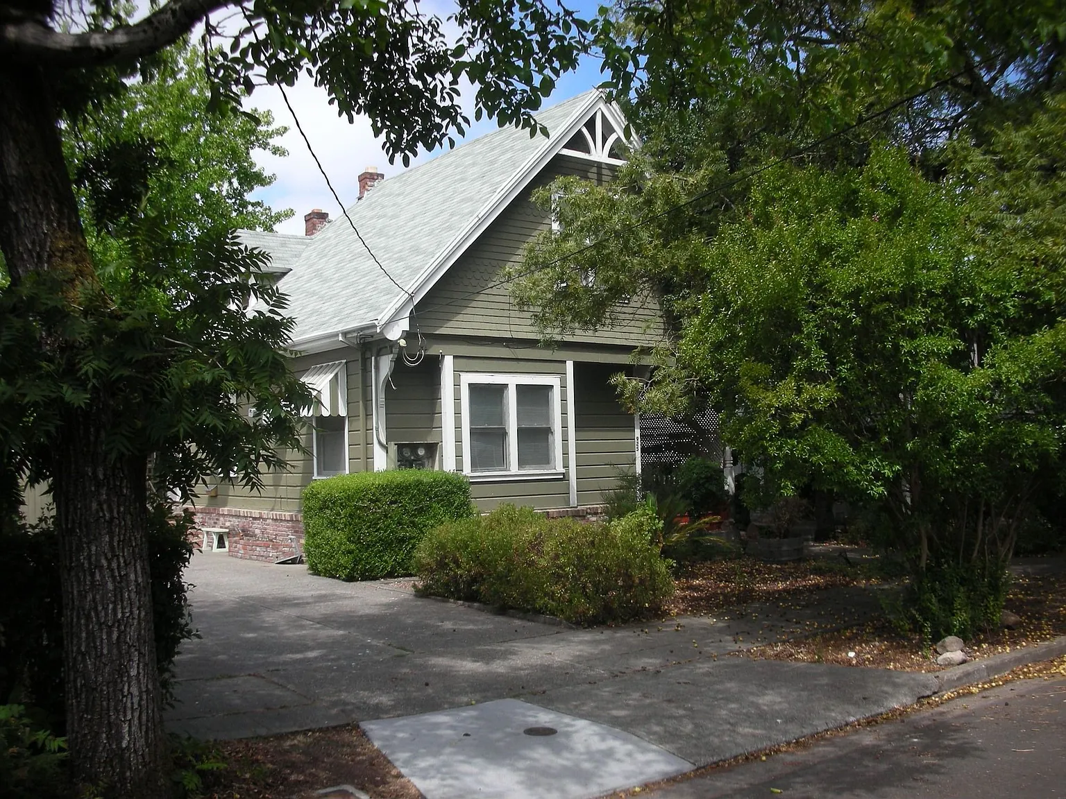 917 Stewart St photo 1