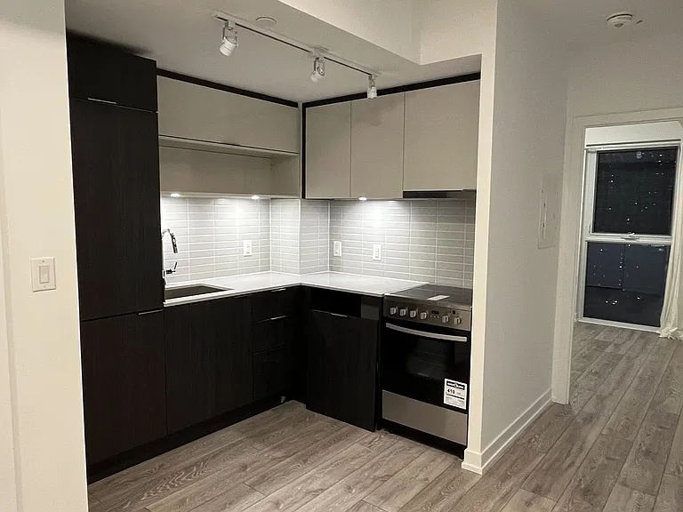 159 Wellesley St E #1902 — Photo 4