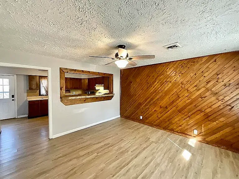 130 Susan Ct — Photo 6
