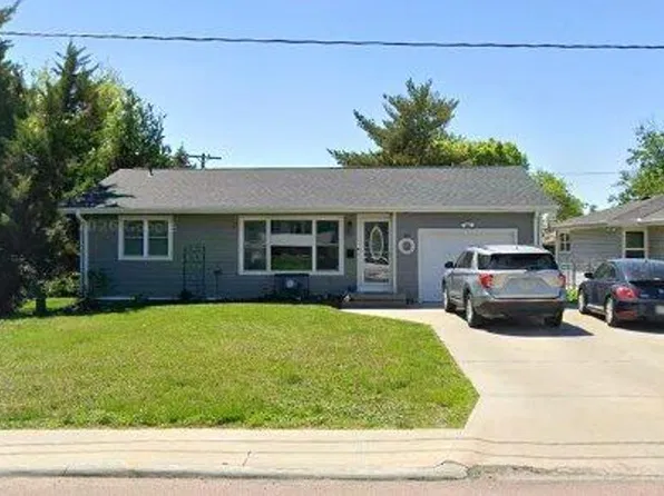 405 Hogan Dr, Papillion, NE 68046