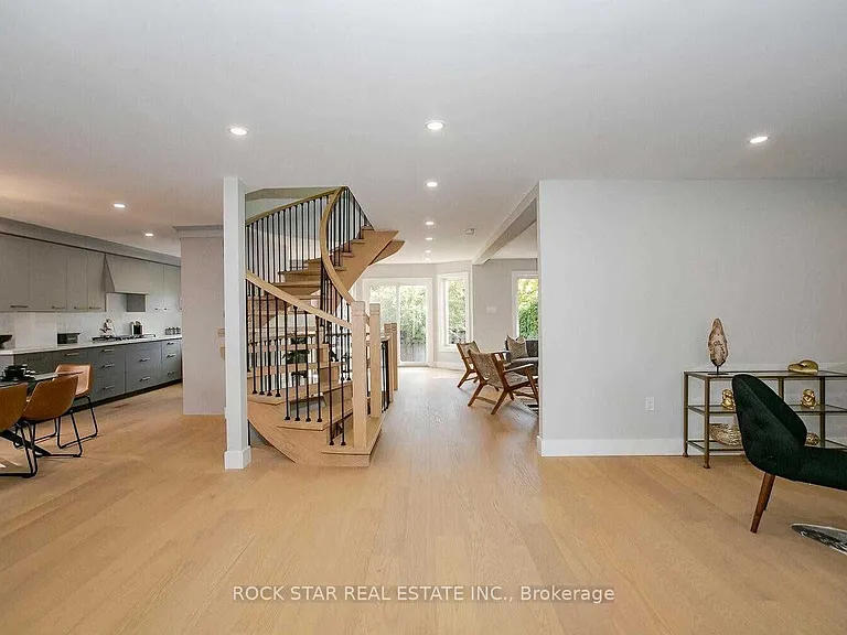 160 River Oaks Blvd E — Photo 9