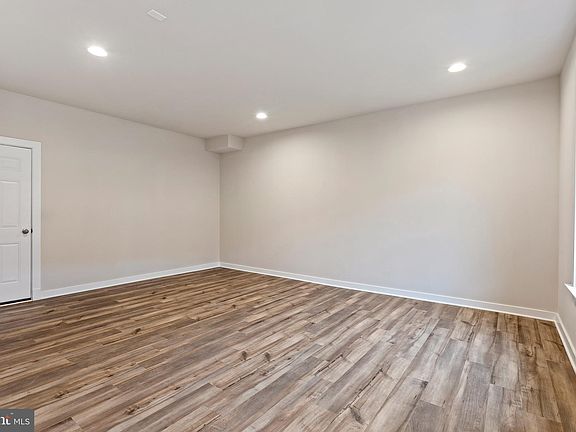 3rd image of 217 Willis St