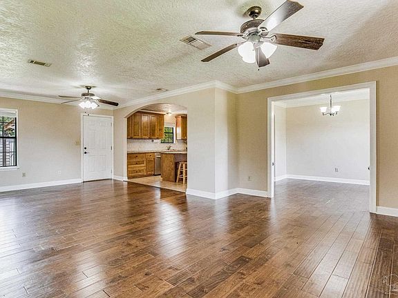 3rd image of 10511 Waterford Dr