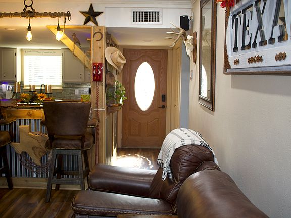 5th image of 109 Harbor Dr Unit 105