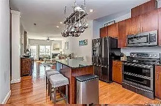 3 bed, 3.5 bath, 1400 sqft, $2,500 — Photo 3