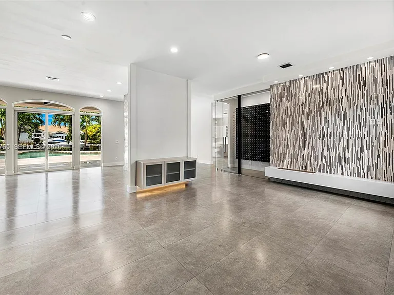 552 Palm Dr — Photo 10