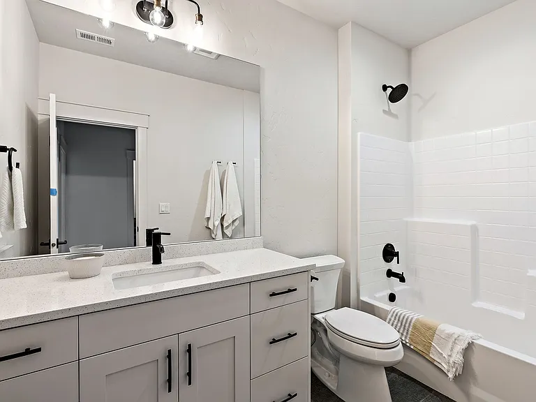2450 W Iron Coop St #1 — Photo 25