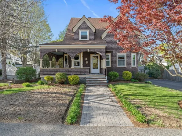 35 Hobart Ave, Braintree, MA 02184