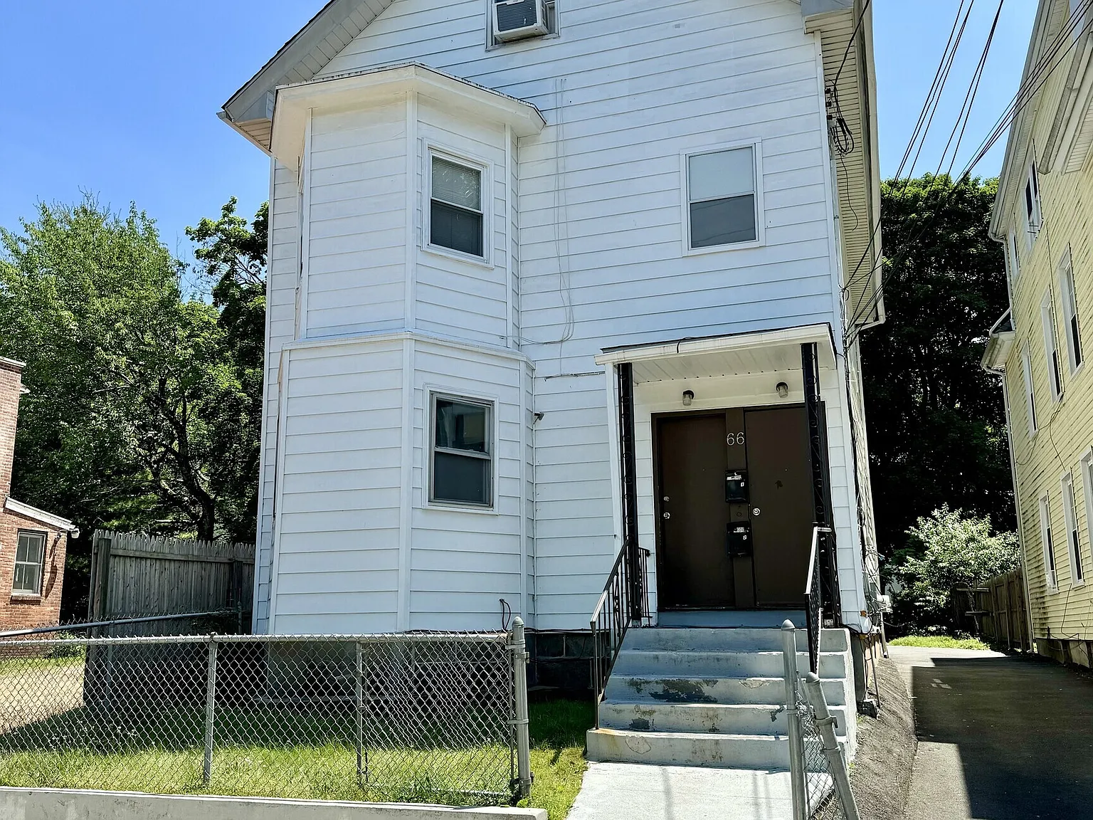 2 bed, 1.0 bath, 818 sqft, $1,875 — Photo 1