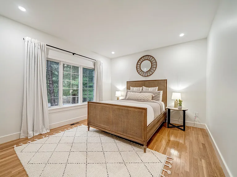 1129 Old Sag Harbor Rd — Photo 15