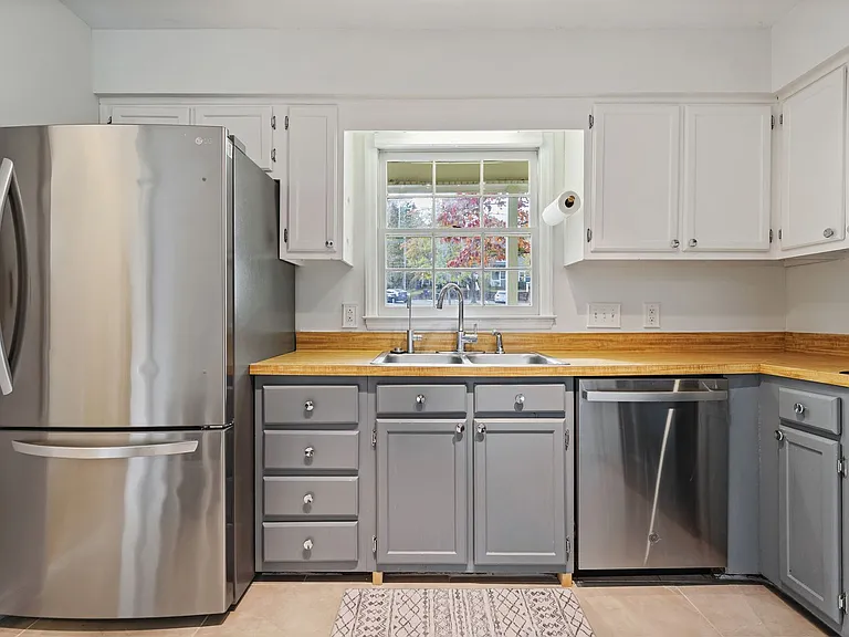 126 Shady Spring Pl — Photo 2