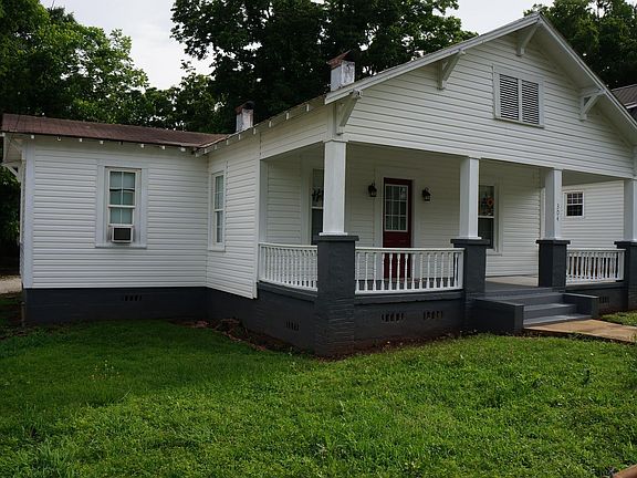 4th image of 304 E 3rd St
