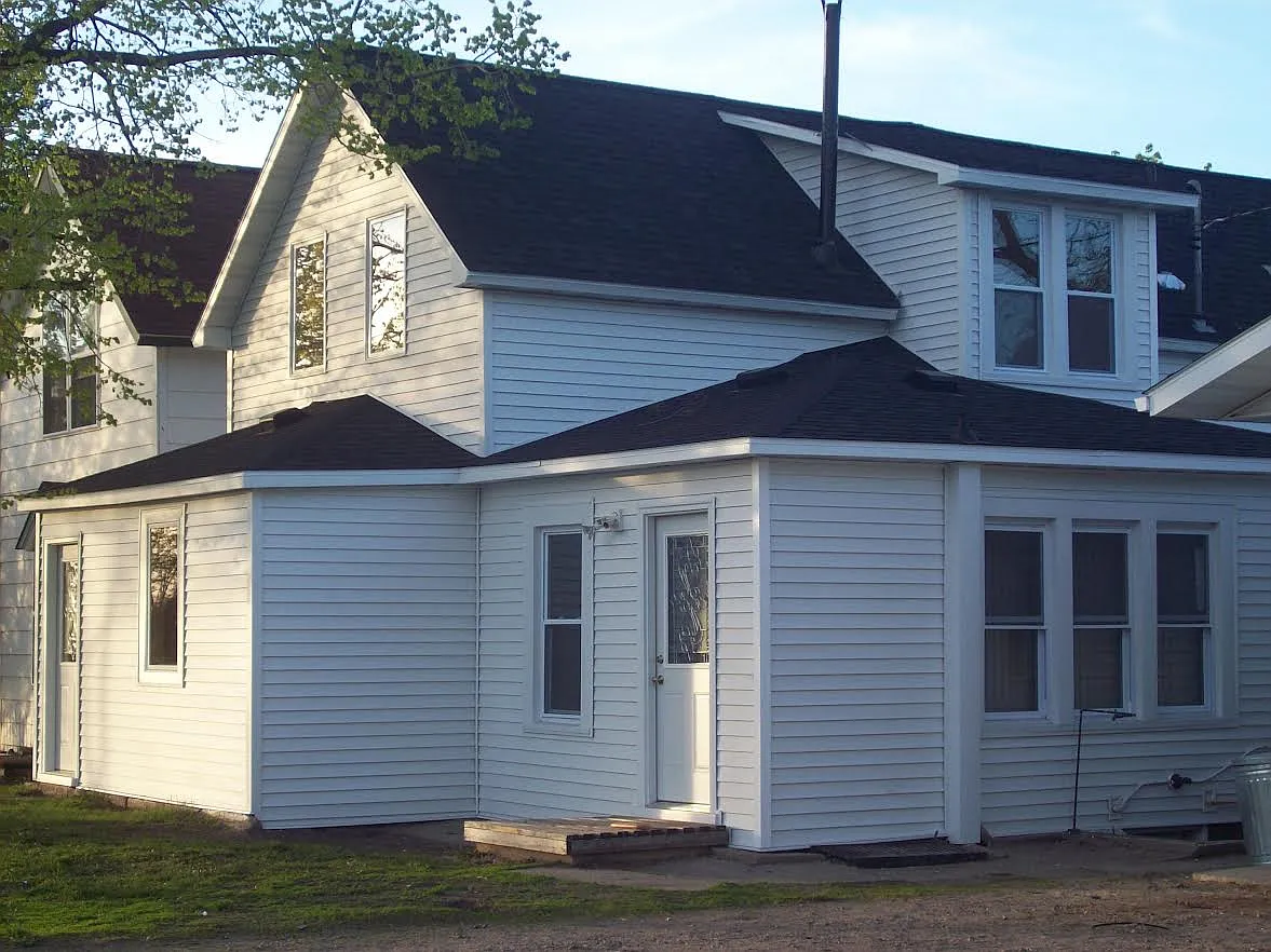 4 bed, 2000 sqft, $1,650 — Photo 1