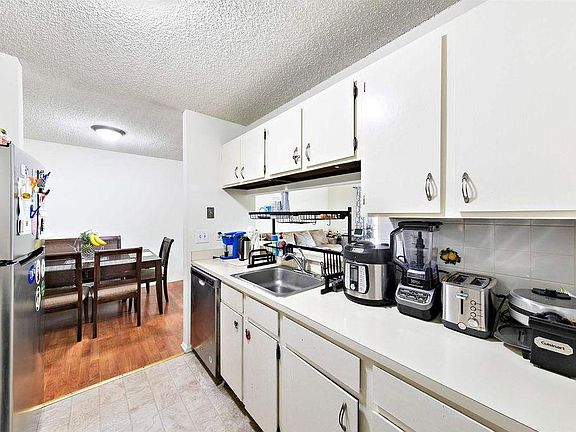 5th image of 124 Sussex Pl #1609