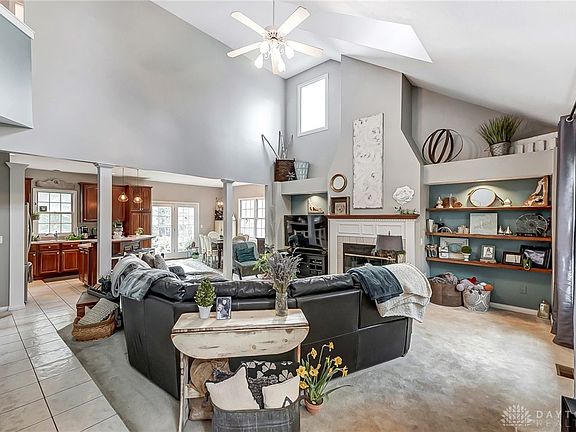 5th image of 715 Willow Creek Way
