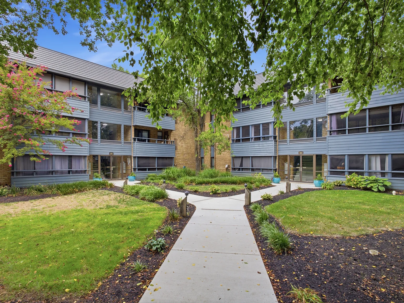 1 bed, 639 sqft, $1,900 — Photo 1